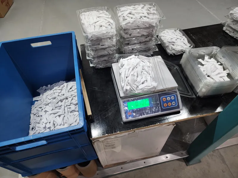 terazi ve sızdırmaz kaplar